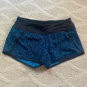 Lululemon 2.5" speed short, size 6